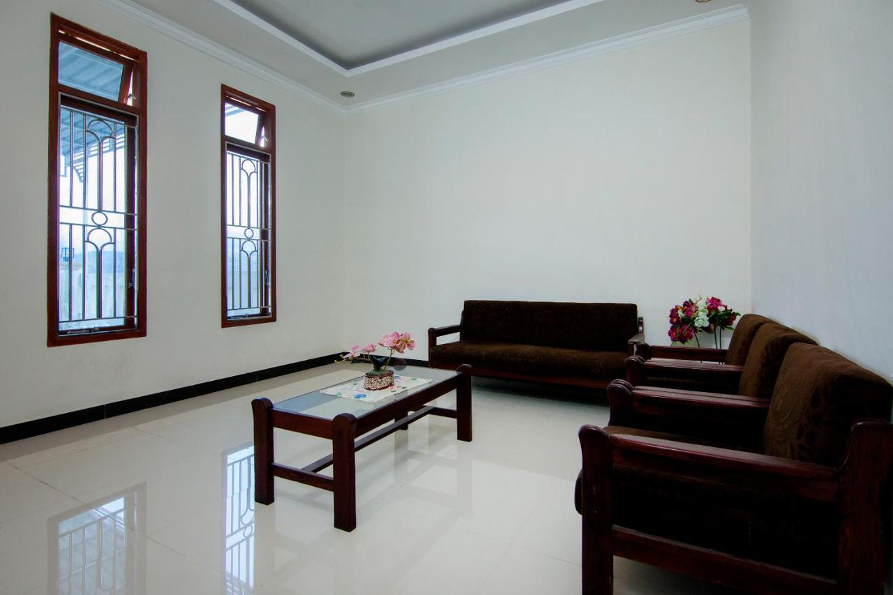 Oyo 2220 Pink'S Guest House Tarutung المظهر الخارجي الصورة